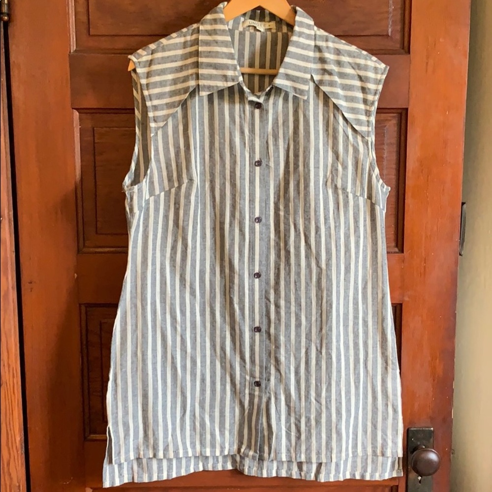 Umgee 1X sleeveless button down